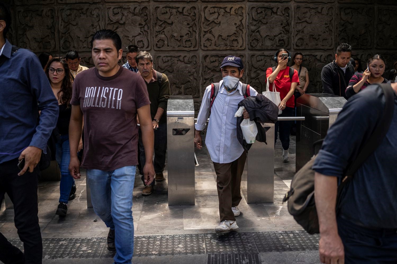 México confirma su primera muerte por coronavirus y pone en marcha un plan de ayuda en desastres