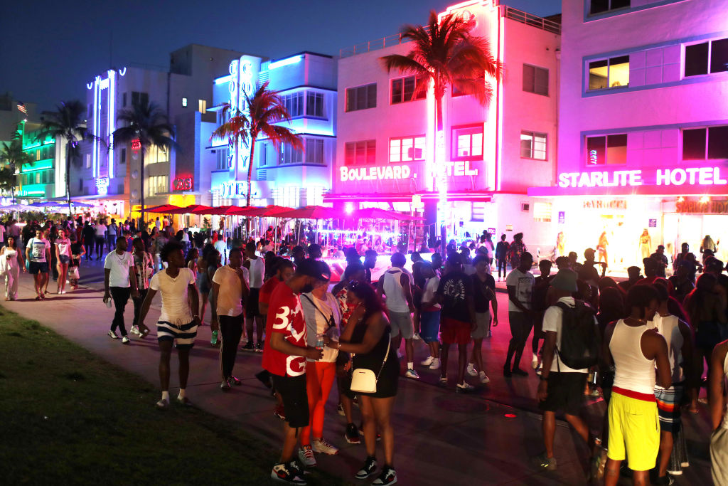 AHORA: Declaran estado de emergencia y toque de queda en Miami Beach