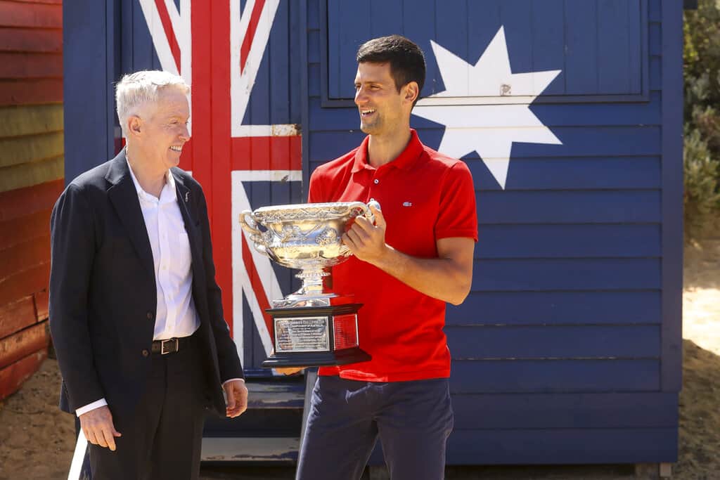 Juez australiano restaura visa del tenista Novak Djokovic