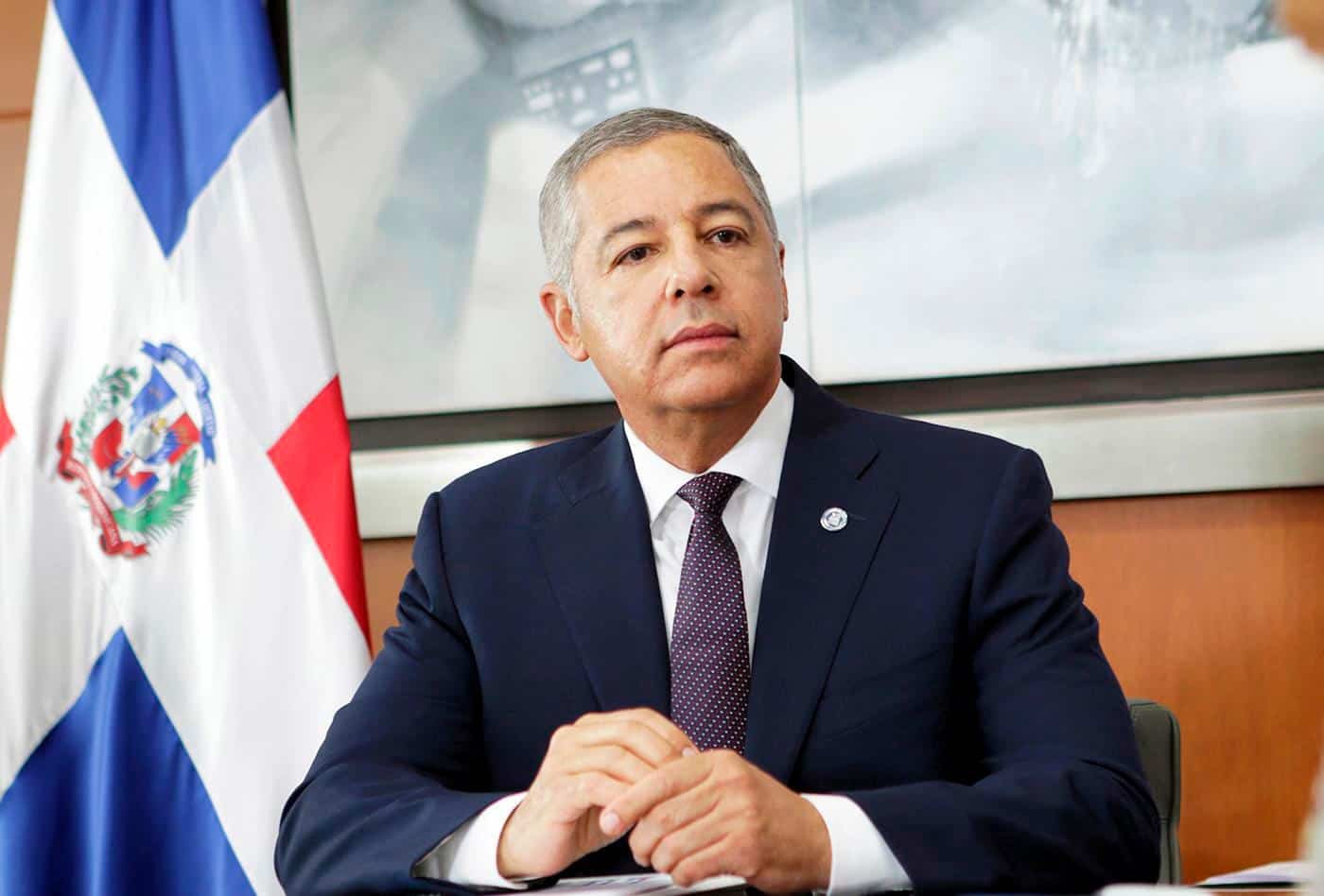 Investigan a exministro de Hacienda por sobornos, estafa y lavado de activos
