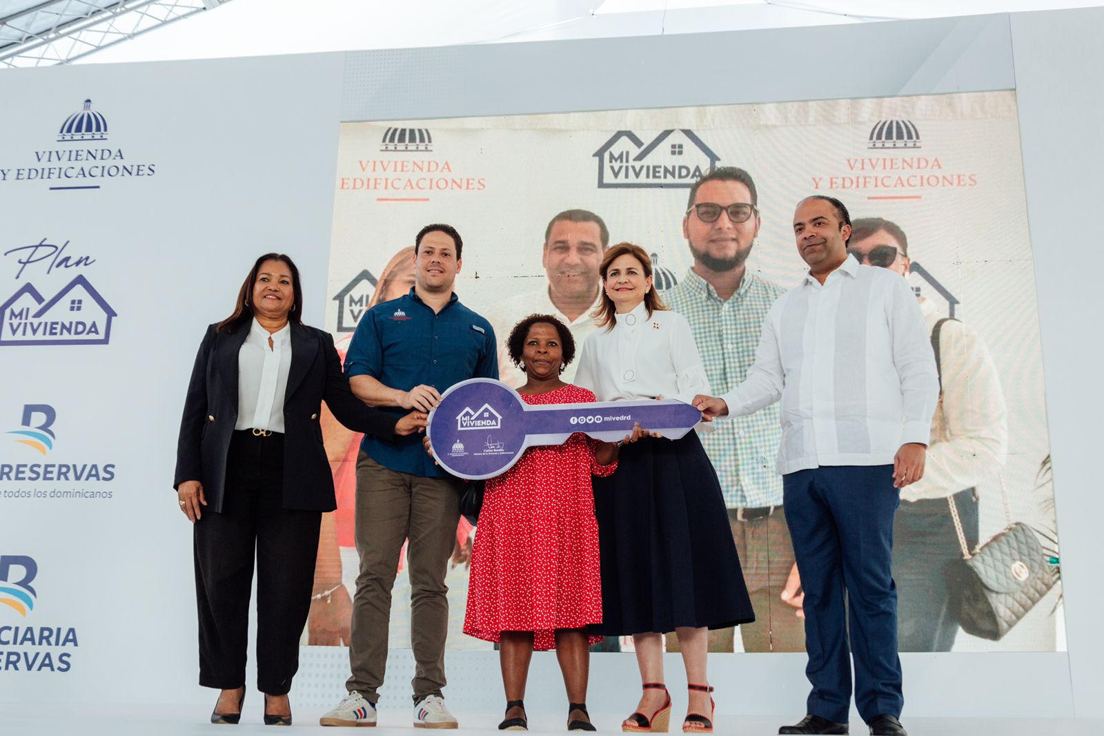 Vicepresidenta Raquel Peña y ministro Bonilla entregan 260 nuevos apartamentos en “Mi Vivienda Ciudad Modelo”