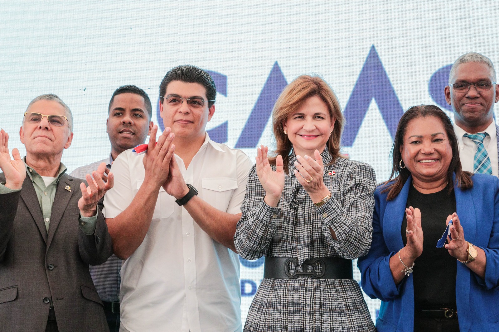 Vicepresidenta y CAASD entregan obras de drenaje sanitario para Invivienda