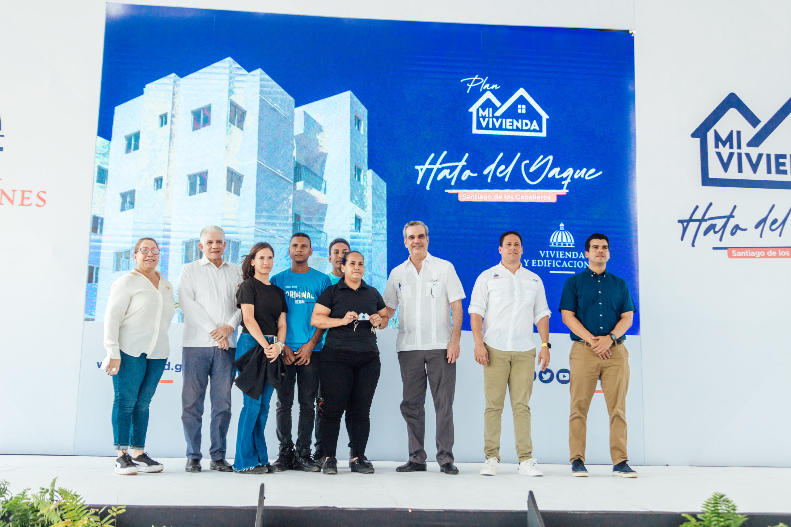 Presidente Abinader y Ministro Bonilla entregan las primeras 150 viviendas del proyecto “Mi Vivienda Hato del Yaque”