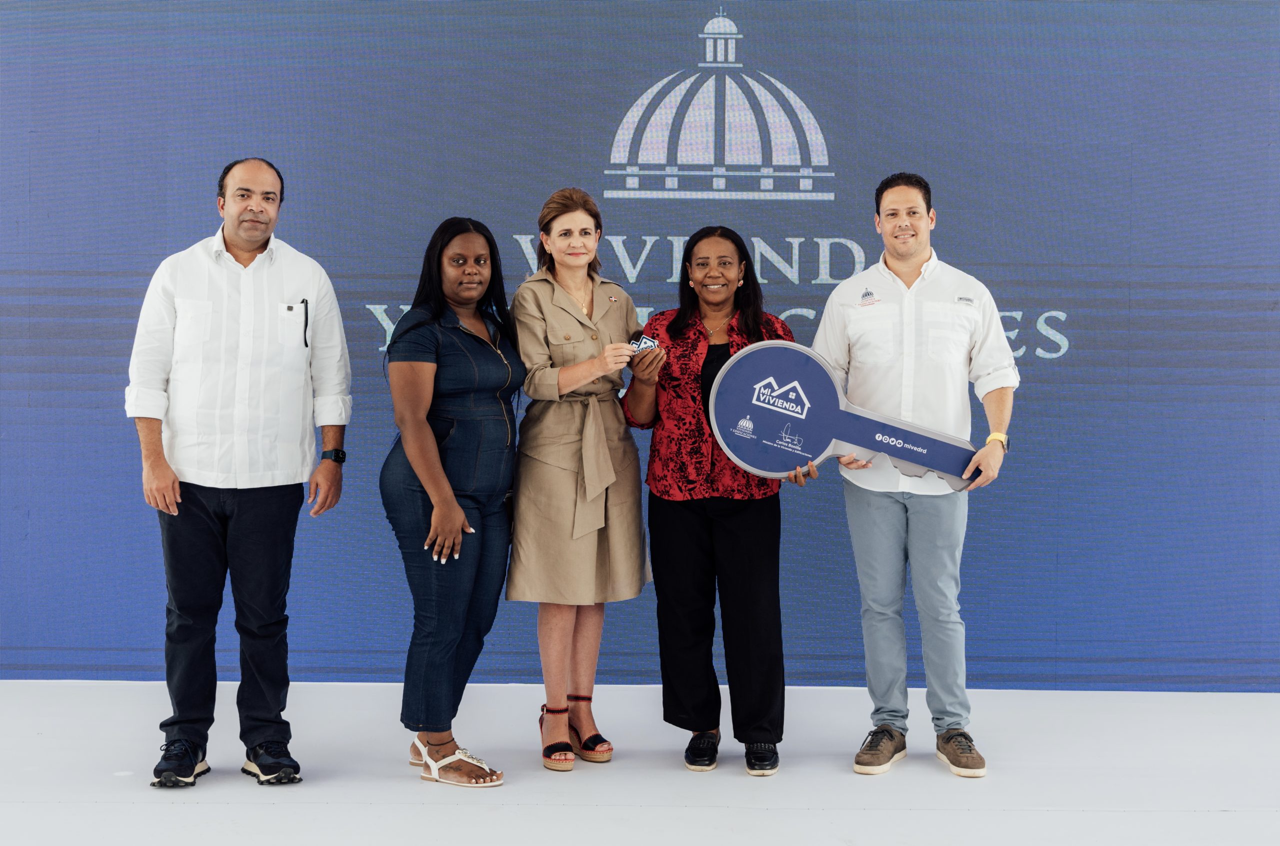 Vicepresidenta Raquel Peña y Ministro Bonilla entregan 600 nuevos apartamentos en “Mi Vivienda San Luis”