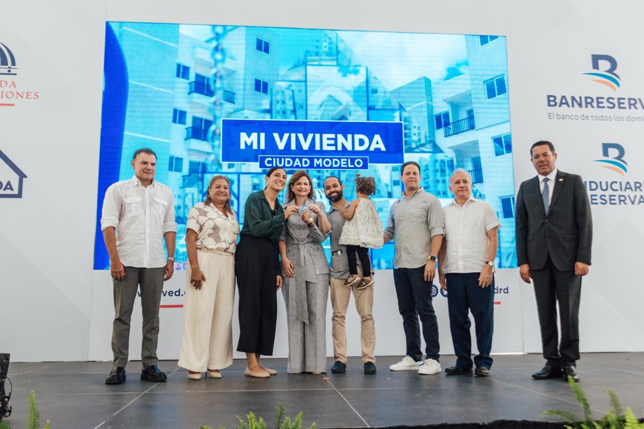 Vicepresidenta Raquel Peña y Ministro Bonilla entregan 500 apartamentos en  “Mi Vivienda Ciudad Modelo”
