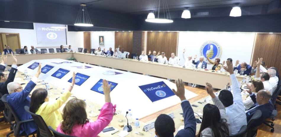 PRM suspende marcha de mujeres que exigían 4 años más para Luis Abinader