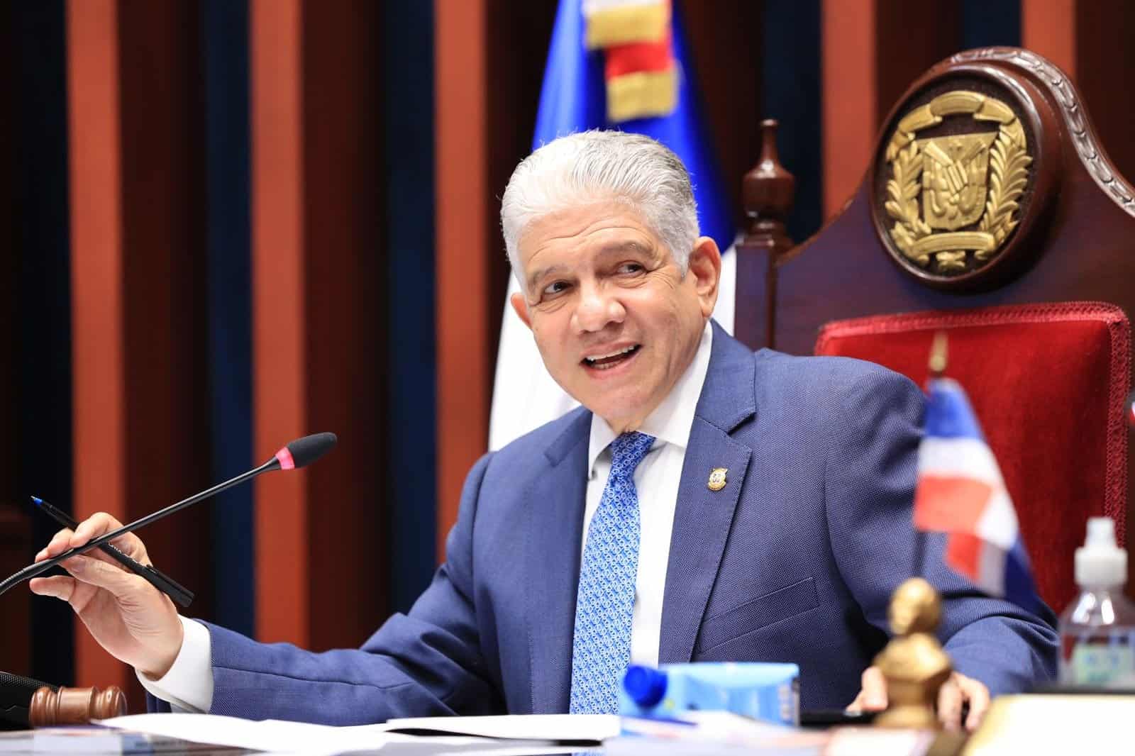 Eduardo Estrella deja la presidencia del Senado con más de 1,200 aprobaciones