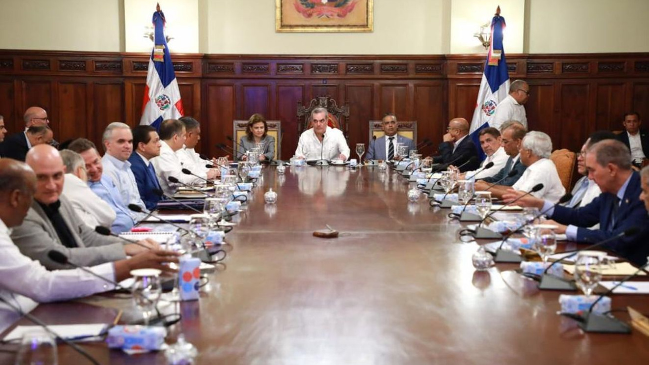 Advertencia: Presidente Abinader instruye a funcionarios del Gobierno para no utilizar los recursos del Estado en la campaña electoral