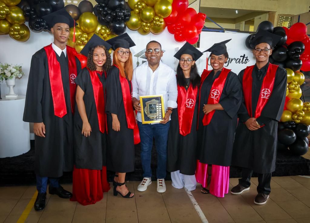 Víctor Pichardo a bachilleres: Nunca dejen de luchar por sus sueños y no olviden su provincia