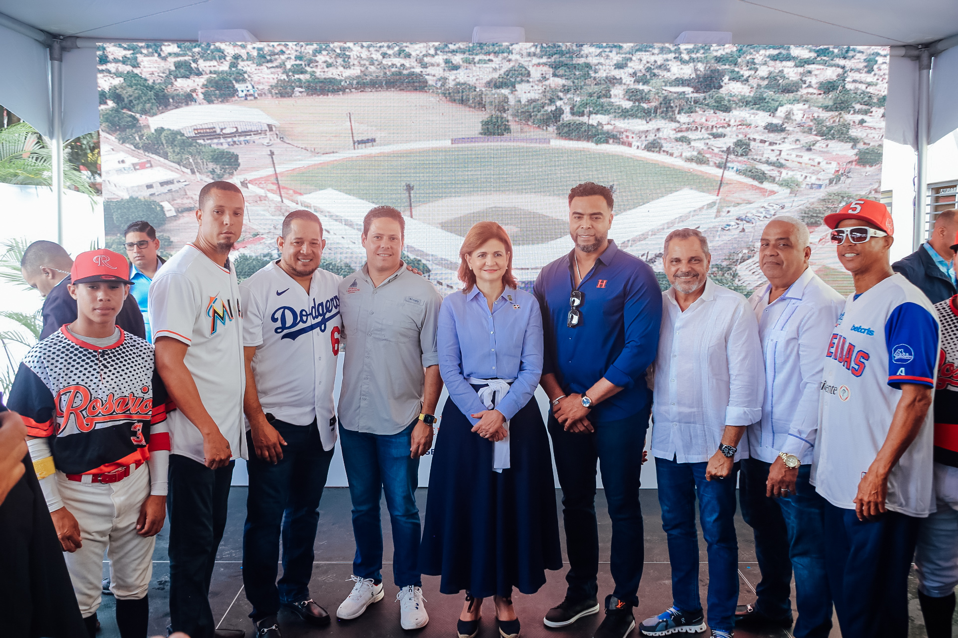 Vicepresidenta Peña y Ministro Bonilla inauguran Estadio de Béisbol Bebecito del Villar en Bonao