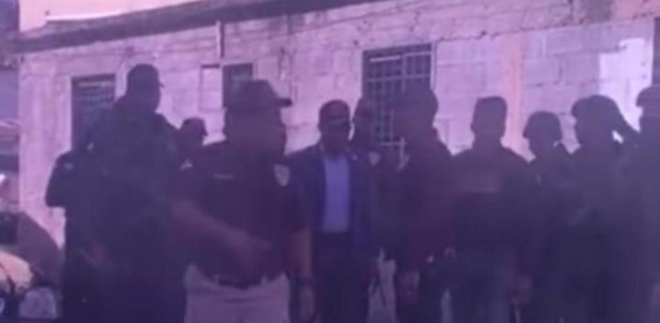 Presidente de la República le pidió 2 horas antes que se entregara: Noche de “terror” en Cambita, por tiroteos en busca de "Kiko la quema"