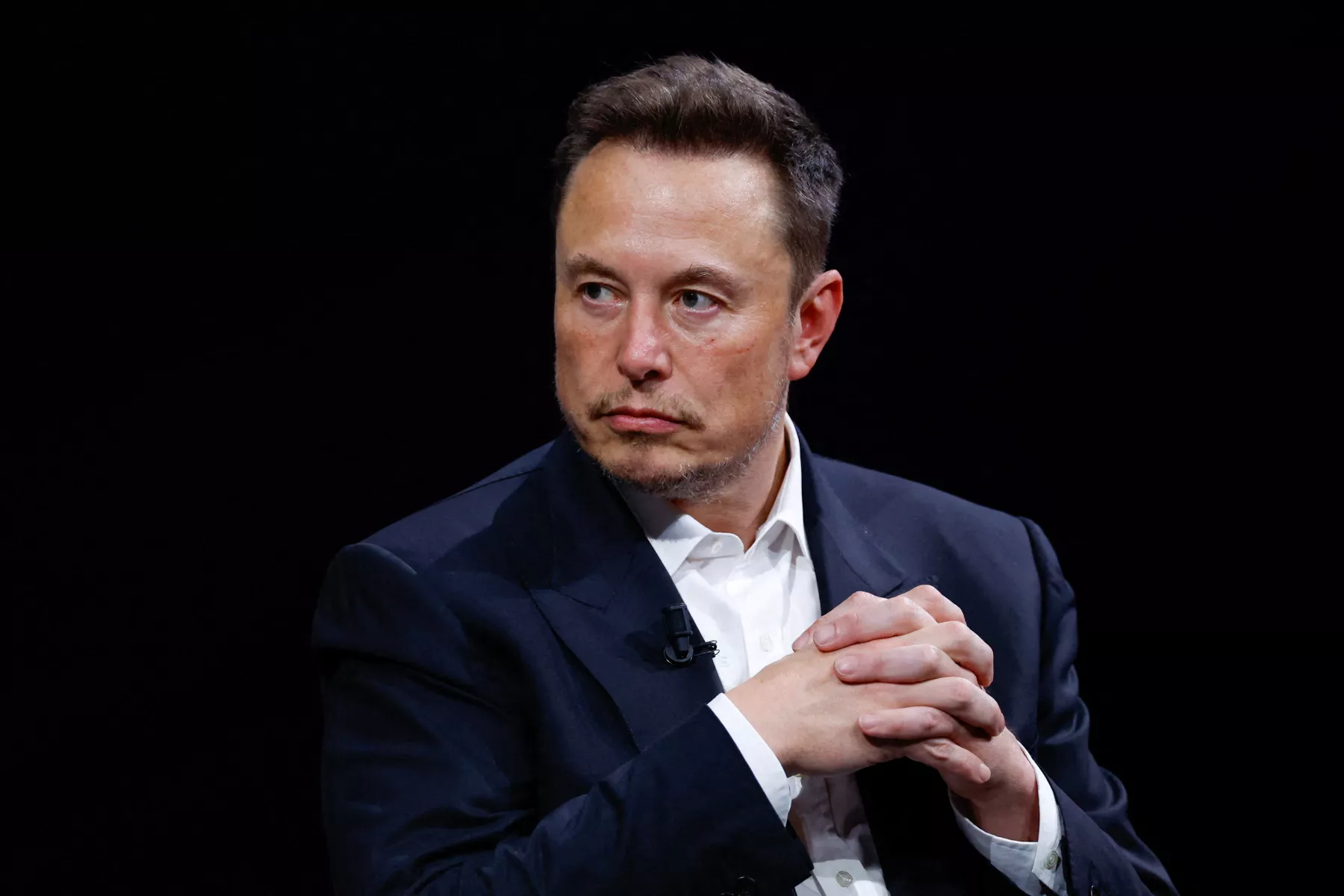Las grandes marcas no solo están pausando los anuncios en la X de Elon Musk, sino que también se están alejando de la plataforma por completo