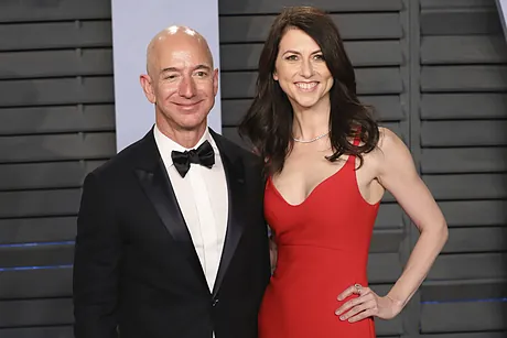 MacKenzie Scott: los 640 millones que gasta la ex mujer de Bezos en ser una 'guerrera' de izquierdas