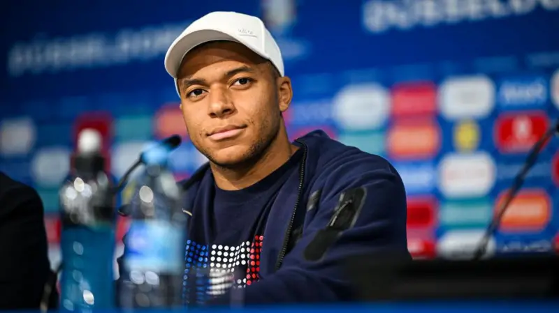 El inédito llamado de Mbappé y más de 200 deportistas a votar en contra de los extremos en las legislativas de Francia