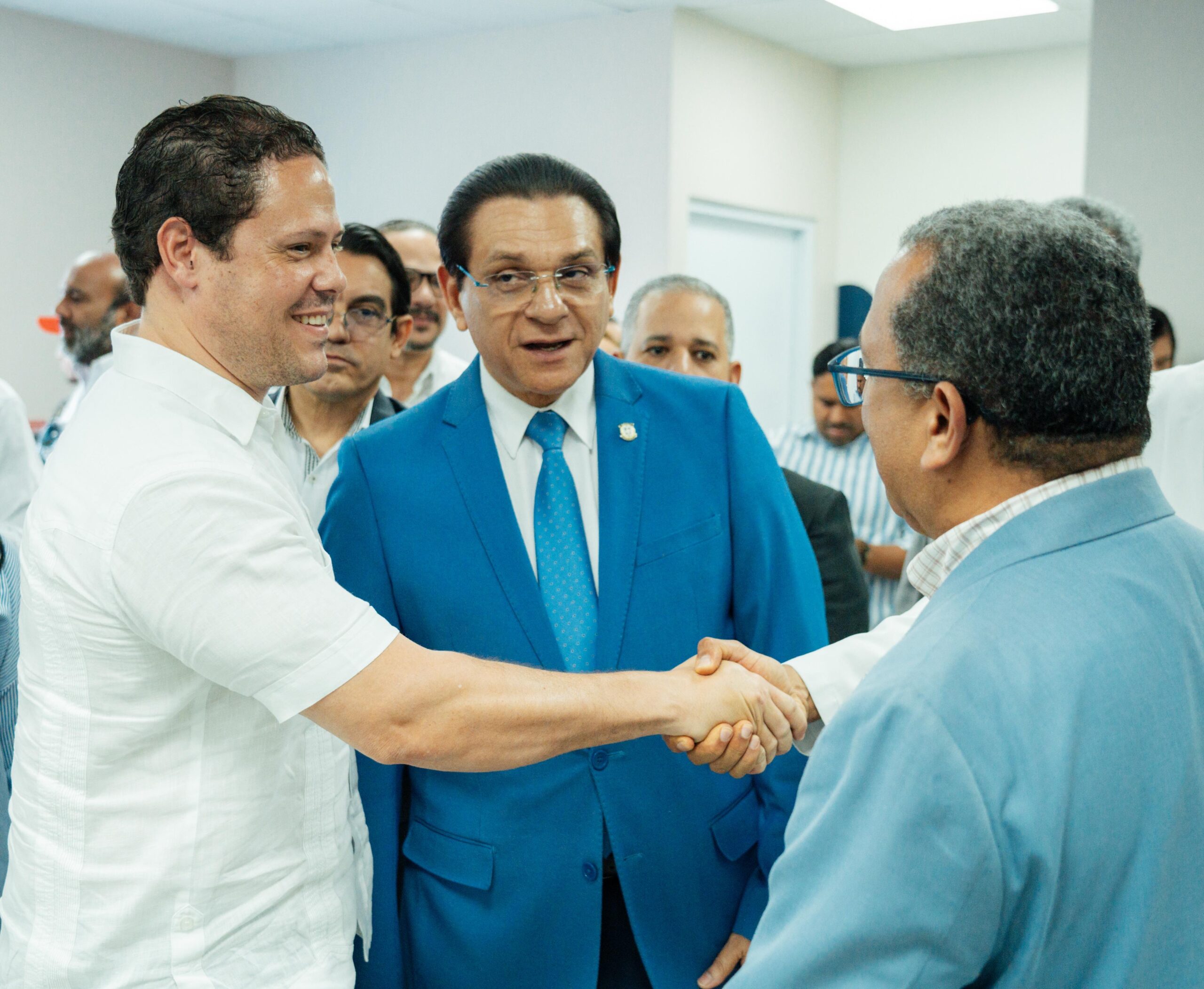 Ministro Bonilla entrega área de emergencia del Hospital Regional Universitario Cabral y Báez en Santiago
