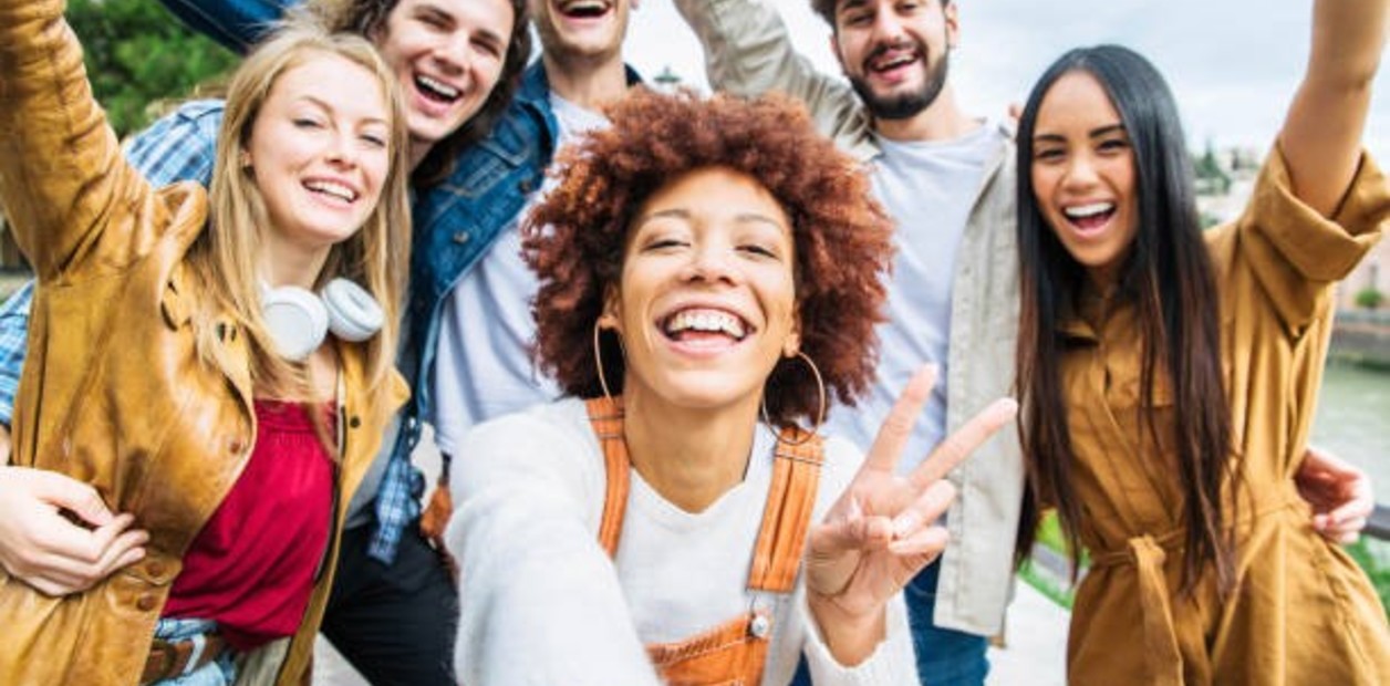 Cuáles son los tres tipos de amigos que te hacen feliz, según Harvard: ¿conciden con los tuyos?