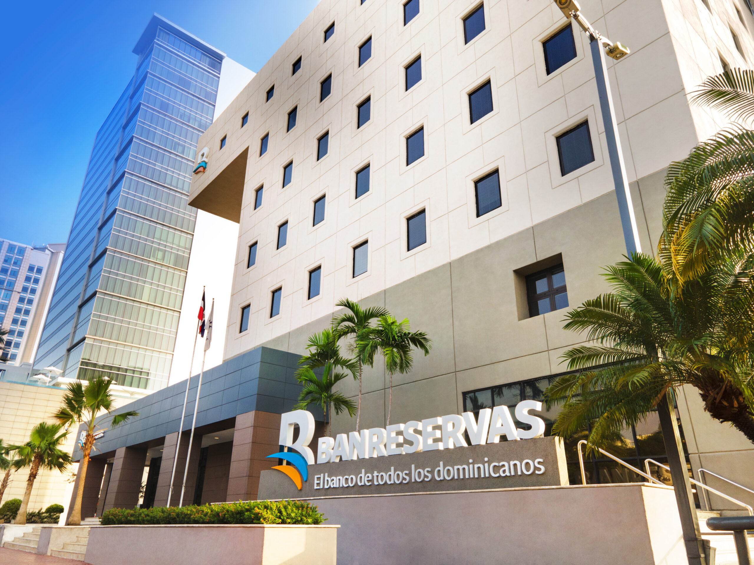 Banreservas recibe cuatro premios World Finance  por su gestión de negocios y como Grupo Bancario