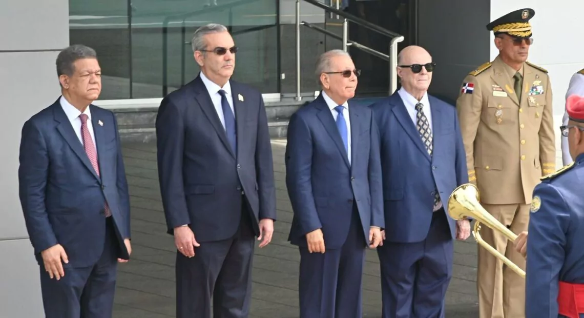 Dominicanos valoran la gestión de Abinader pese a la incertidumbre económica.