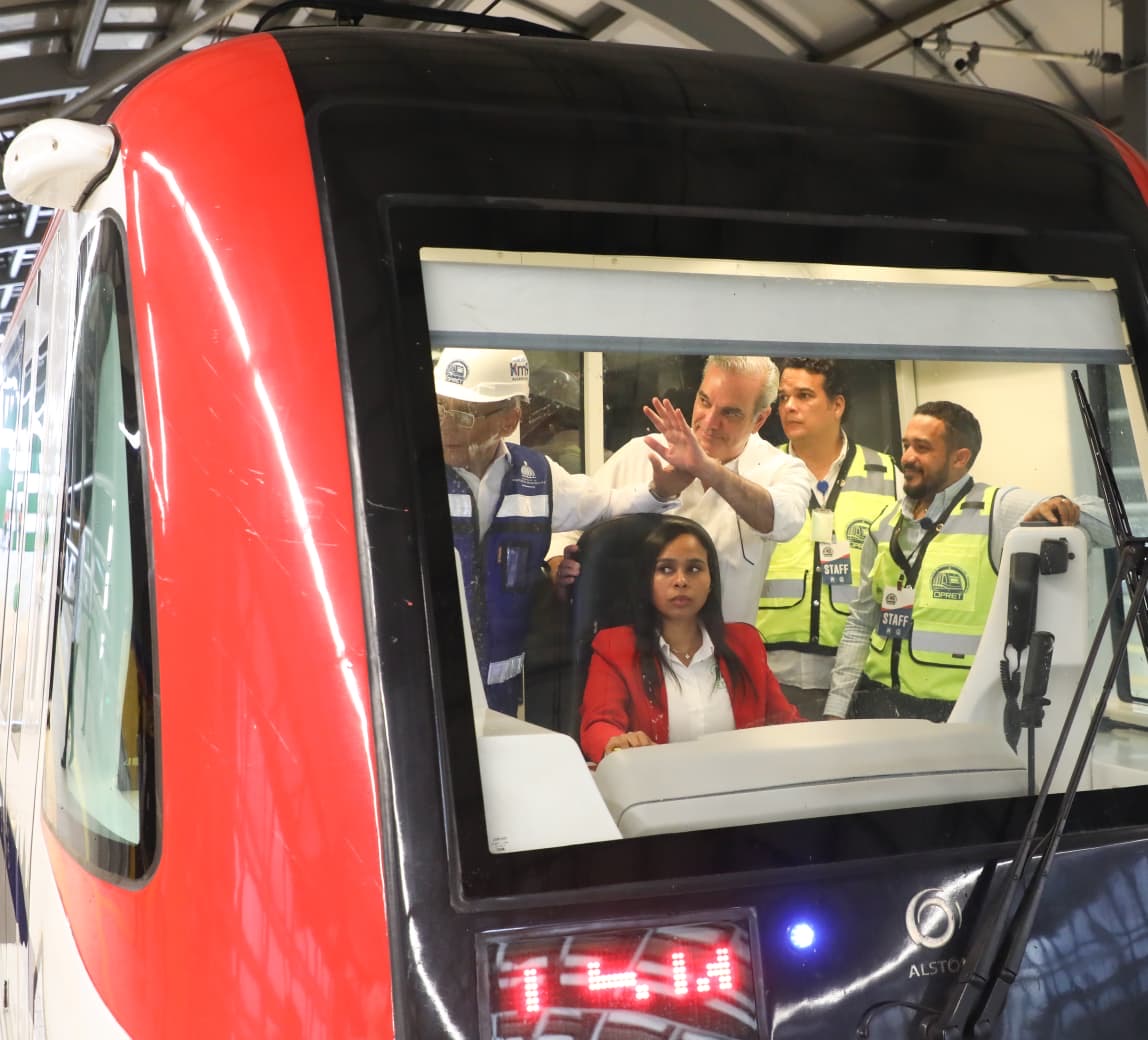 Presidente Abinader realiza recorrido exitoso durante prueba dinámica en Línea 2C del Metro de Santo Domingo