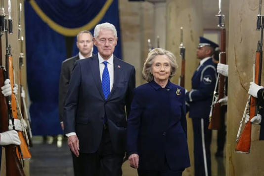 Esto es lo que dicen los archivos de Epstein sobre los Clinton