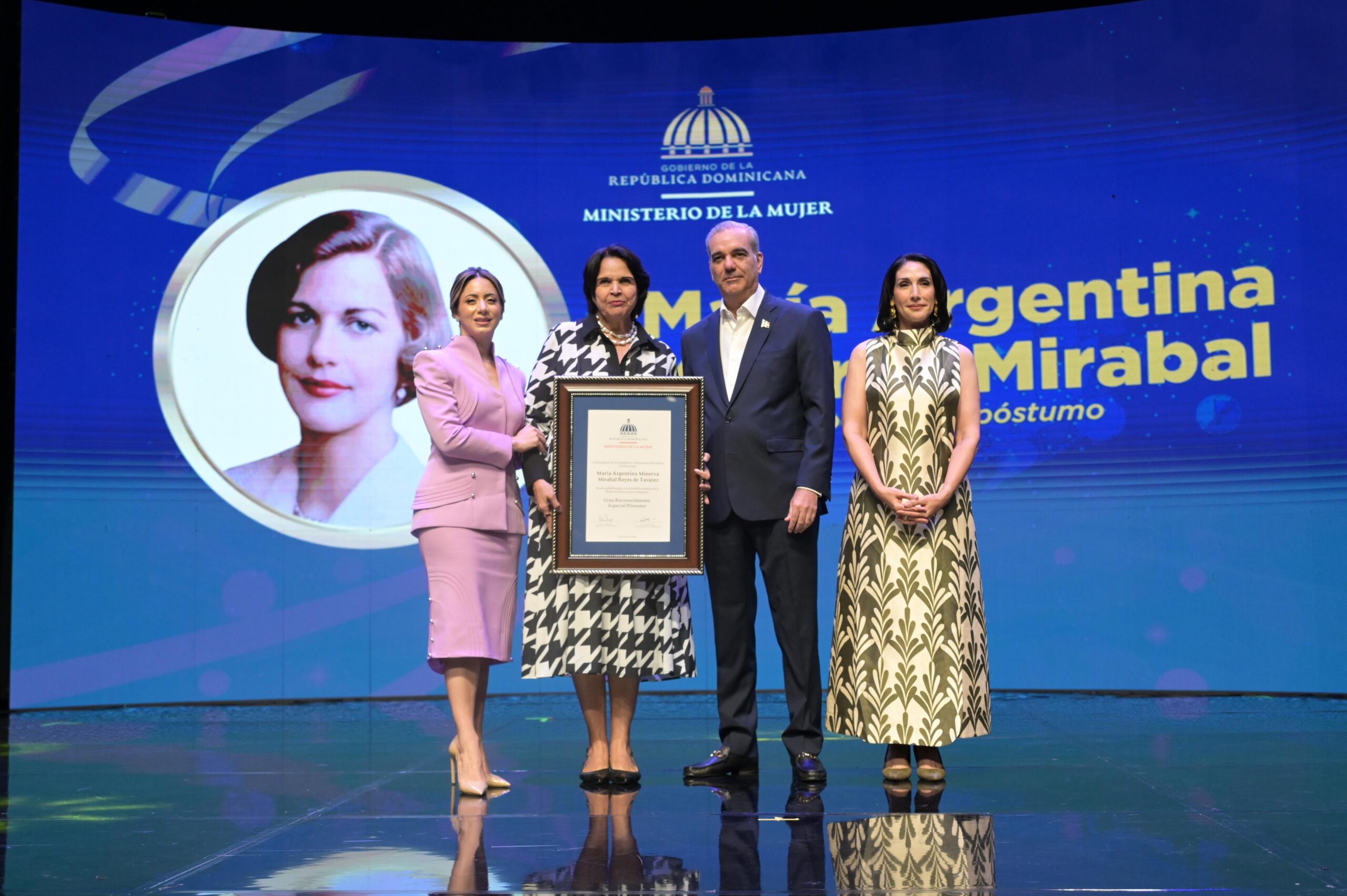XLI Entrega de la Medalla al Mérito de la Mujer Dominicana reconoce liderazgo y aportes de 22 mujeres al desarrollo nacional